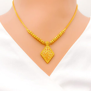 Ornate DiamondShaped Necklace Set