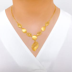 Chic Smooth Finish Leaf Necklace Set