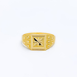 Lightweight Men’s Gold Ring