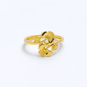 Petite Curved Floral Ring