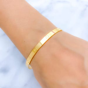 Posh Circle Bangle