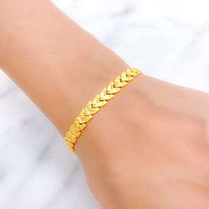 Fashionable Shimmering Heart Bracelet