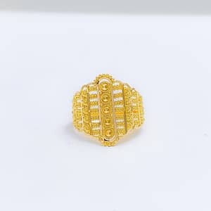 Classic Graduated Gold Ring