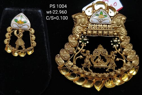 Floral Design Gold Ghat Pendant With Beautiful Earrings