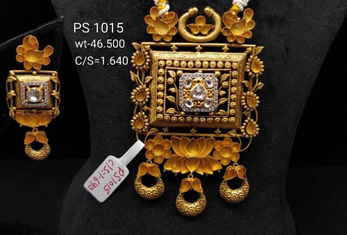 Adorable Gold Pendant Set