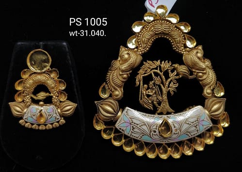 Gold Tree Design Pendant With Adorable Earrings