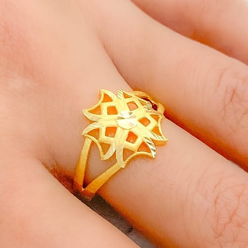 Fancy Vintage Flower Ring - Image 3
