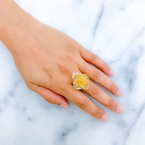 Graceful Oval Floral Mesh Ring - Image 2