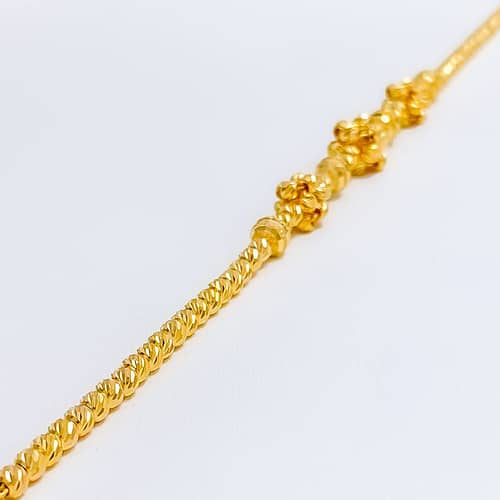Bright Decorative Floral Bracelet - Image 4