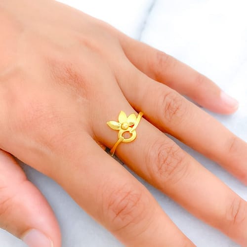 Reflective Open Flower Ring - Image 3