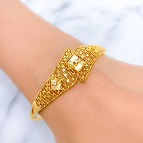 Intricate Striped Jali Bangle Bracelet - Image 3