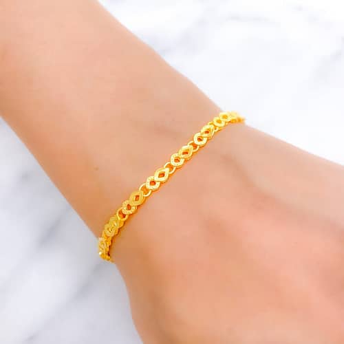 Sleek Modern Link Bracelet - Image 3