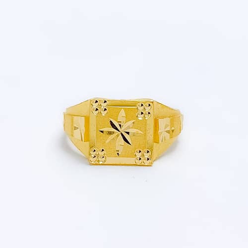 Majestic Gold Star Ring