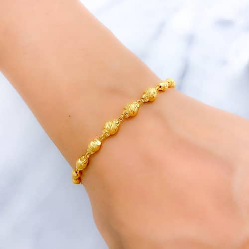 Radiant Round Gold Bracelet - Image 3