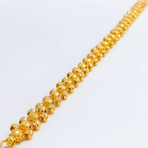 Bold Interlinked Ball Bracelet - Image 5