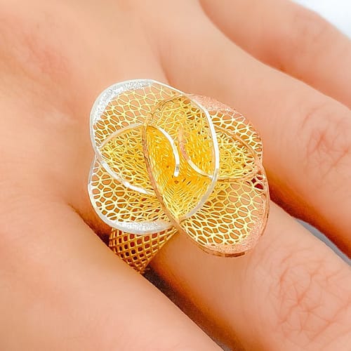 Graceful Oval Floral Mesh Ring - Image 4