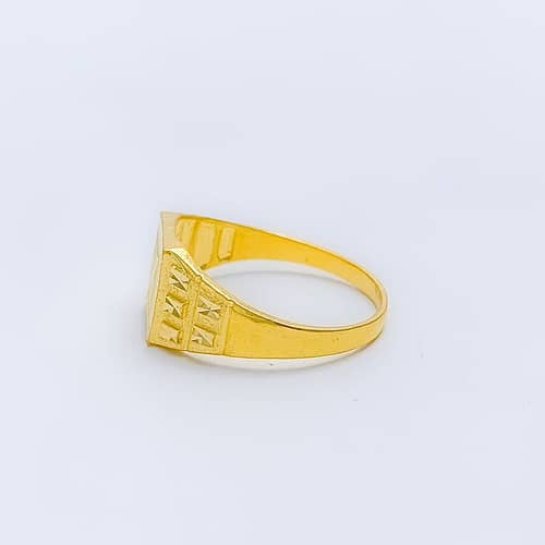 Lightweight Men's Gold Ring - Image 2