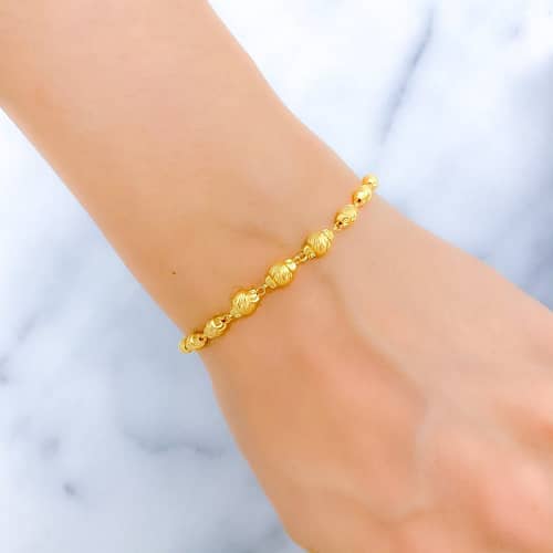 Radiant Round Gold Bracelet