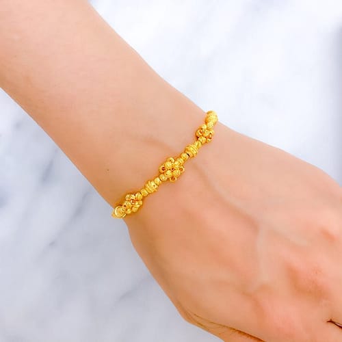 Bright Decorative Floral Bracelet - Image 3