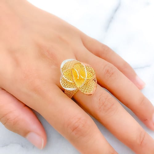 Graceful Oval Floral Mesh Ring - Image 3