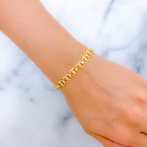 Sparkling Interlinked Oval Bracelet - Image 3