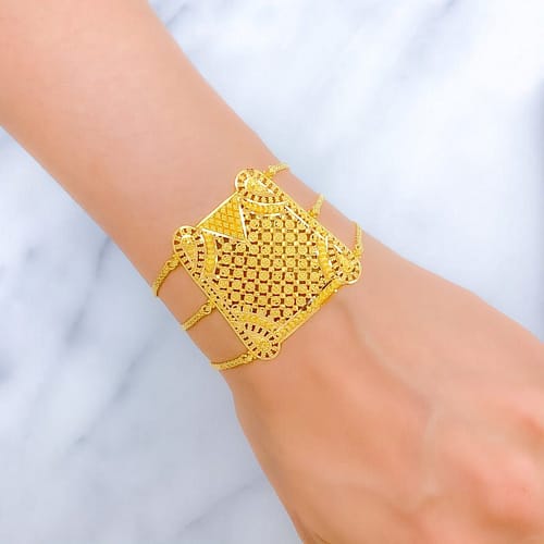Detailed Evergreen Statement Bracelet - Image 3