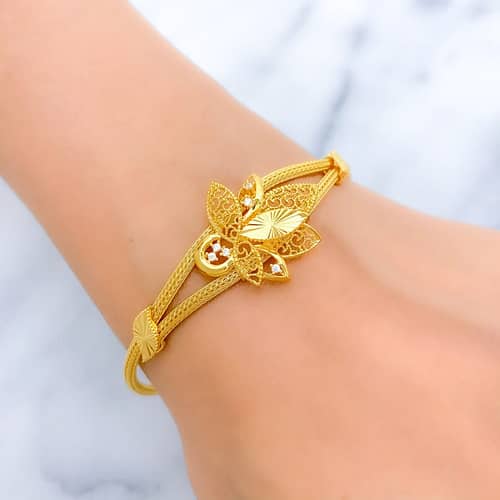 Shimmering Lightweight Bracelet - Image 3