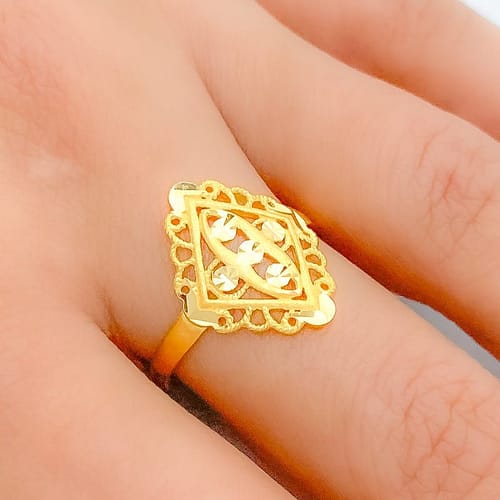 Stylish Upscale Gold Ring - Image 3