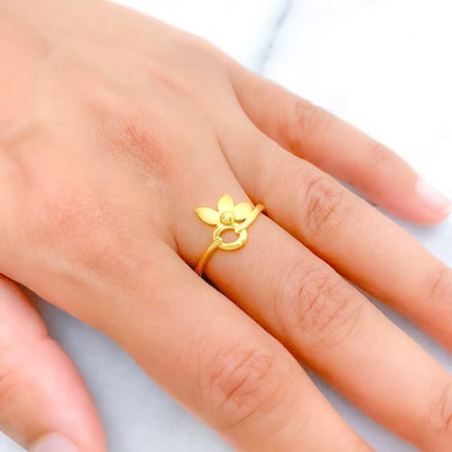 Delightful Floral Ring - Image 4