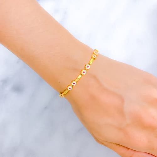 Special Lightweight Flower Bracelet