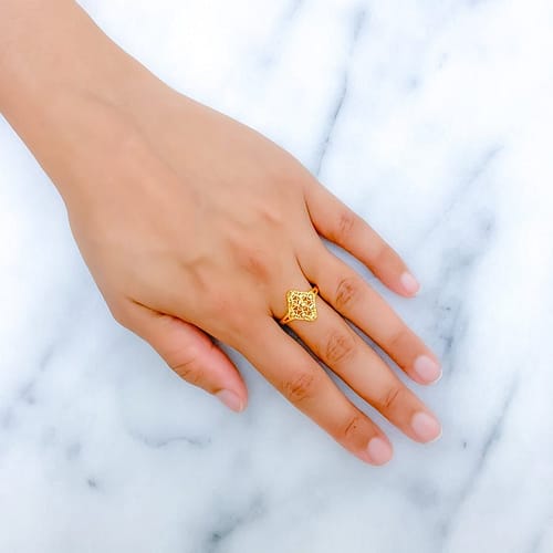 Reflective Diamond Shaped Mesh Ring - Image 3