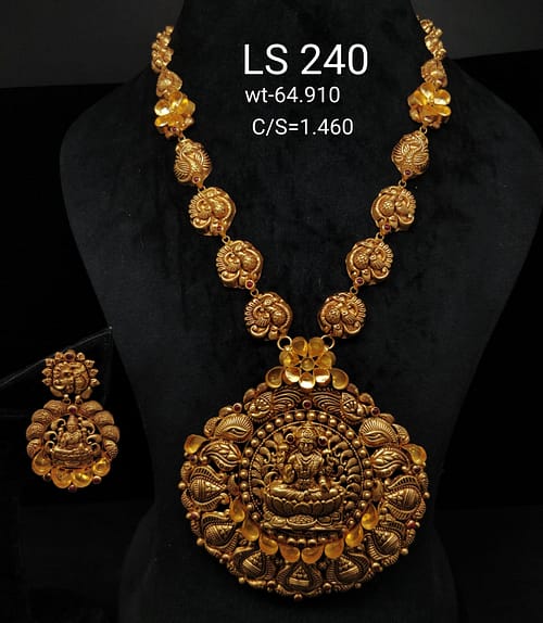 Adorable Gold Long Set With Lakshmi Degin