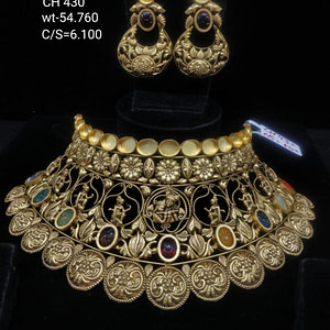 Floral Design Gold Necklace With Earrings