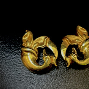 Elegant Solid Gold Earring